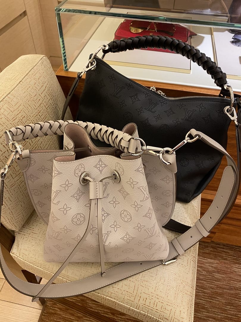 Louis Vuitton Purse Shopping_Louis Vuitton Mahina Leather_Muria Bag in Mist_Beaubourg Hobo MM in Black