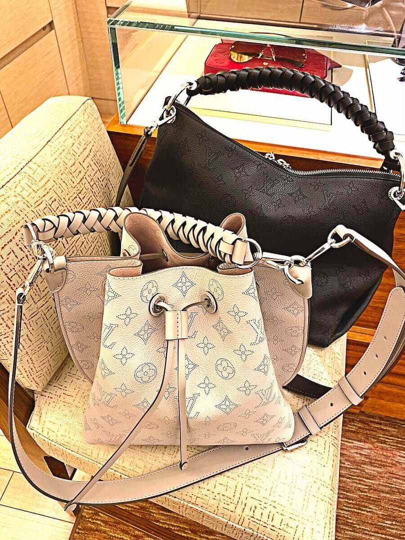Louis Vuitton Purse Shopping_Louis Vuitton Mahina Leather_Muria Bag in Mist_Beaubourg Hobo MM in Black