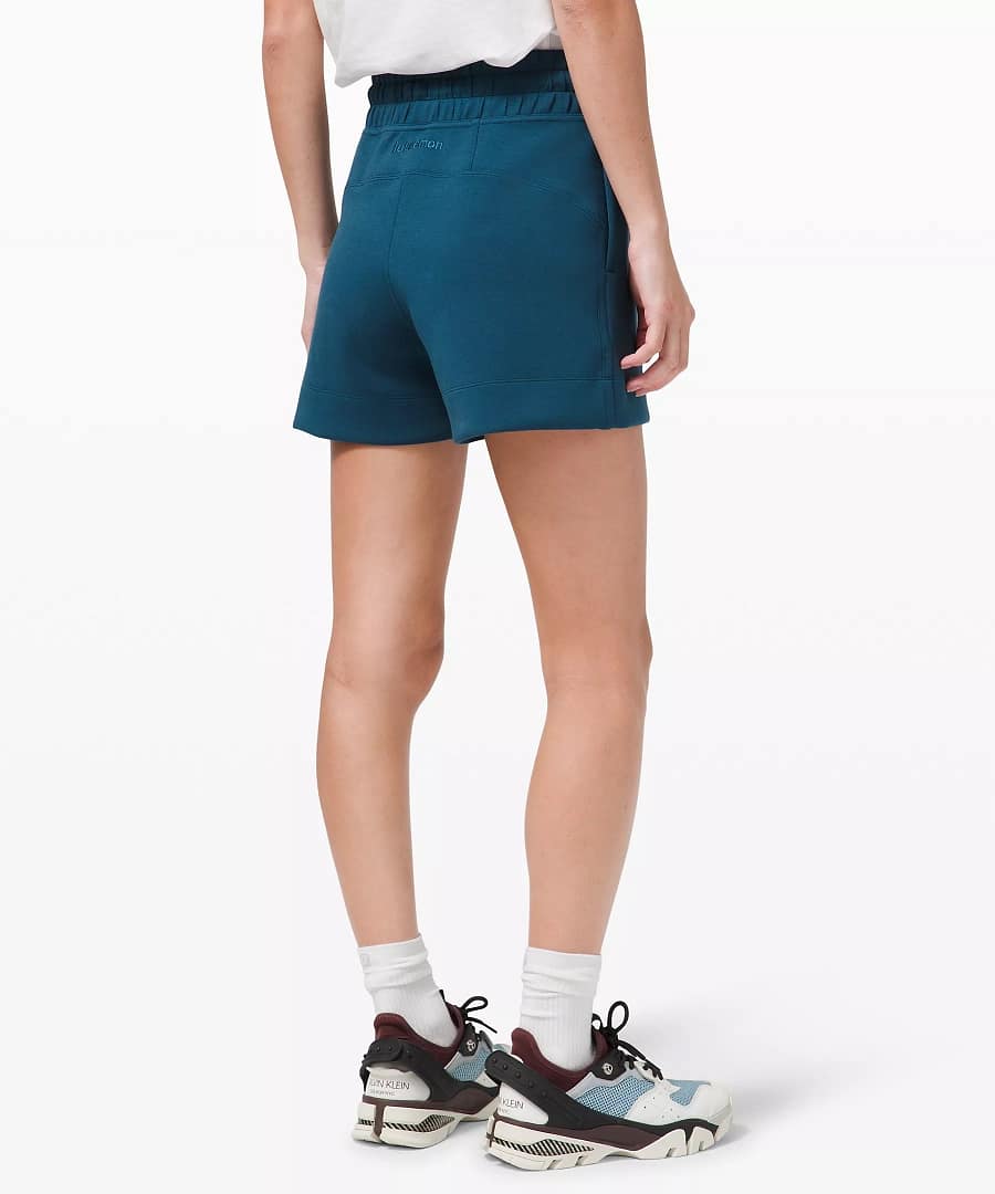 SOFT AMBITIONS HIGH RISE SHORT 4" blue borealis