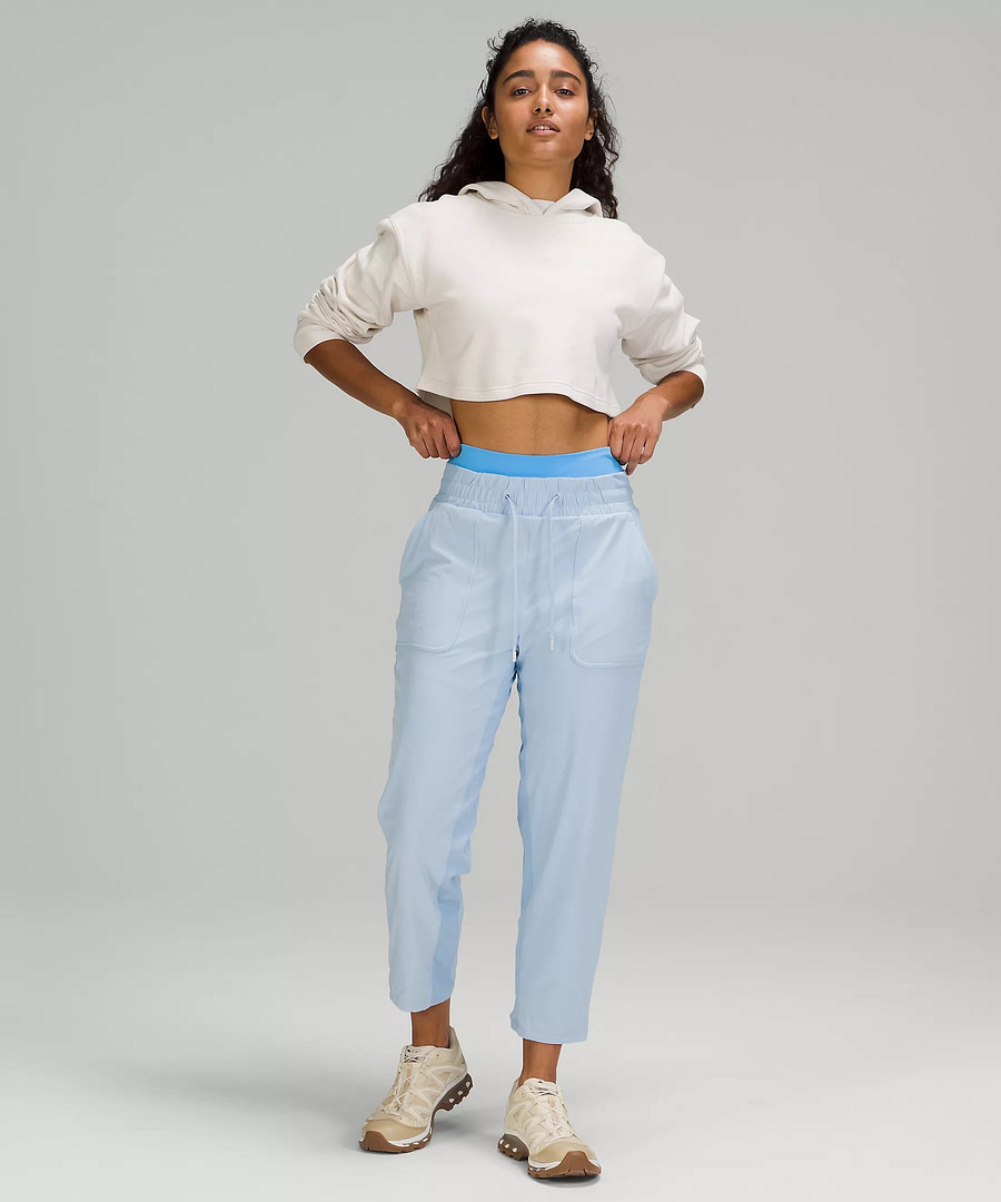 Beyond the Studio Crop _ blue linen_lululemon warehouse sale 2021