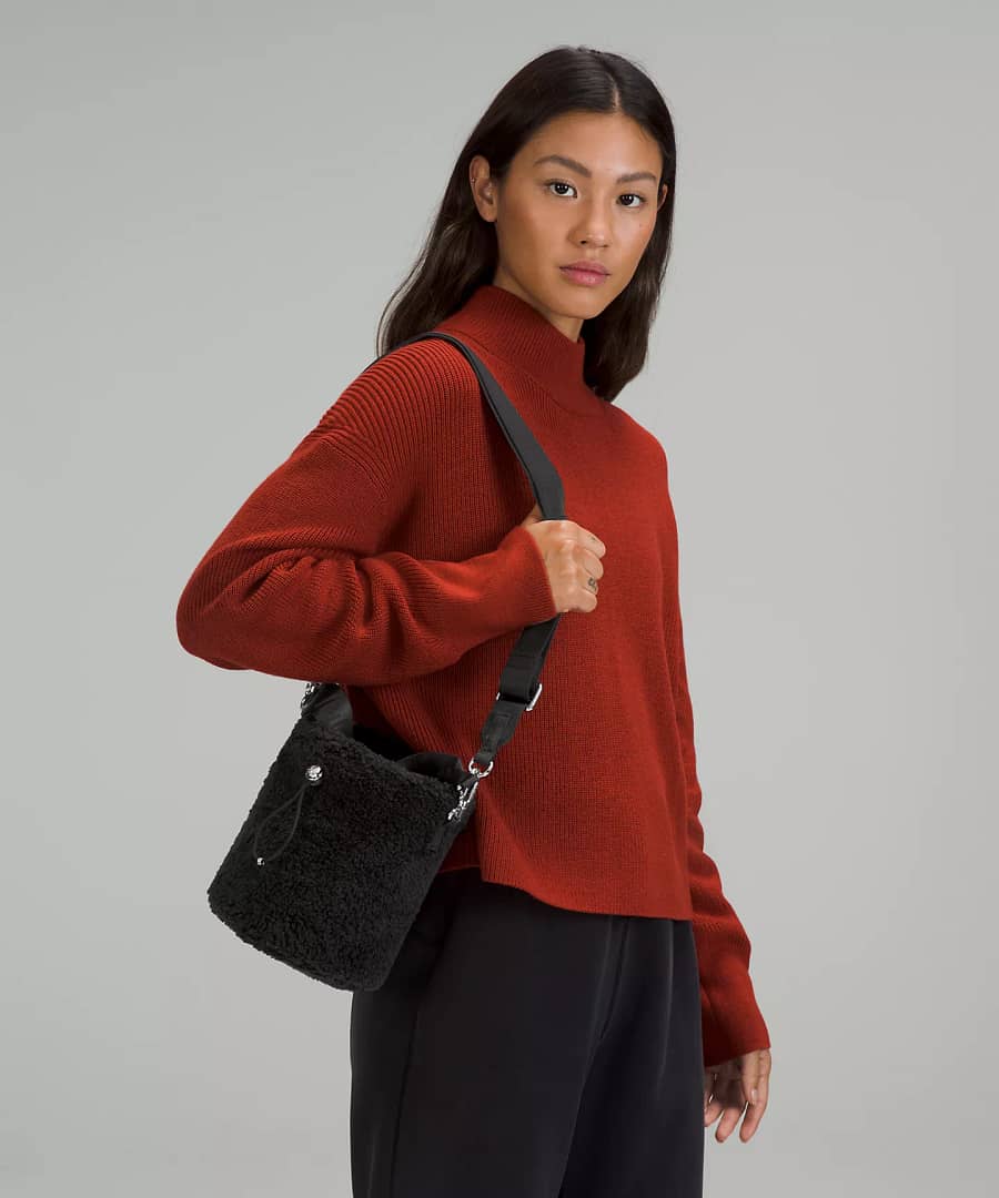 Crossbody Fleece Bucket Bag 2.5L - lululemon crossbody bag - bucket bag - sherpa fleece bag