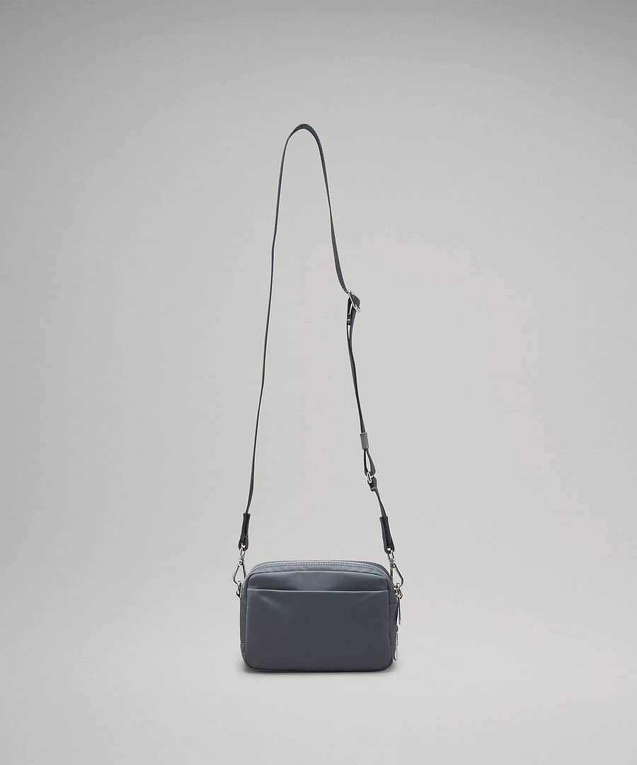 Everywhere Crossbody Bag 2L Metal Hardware 3