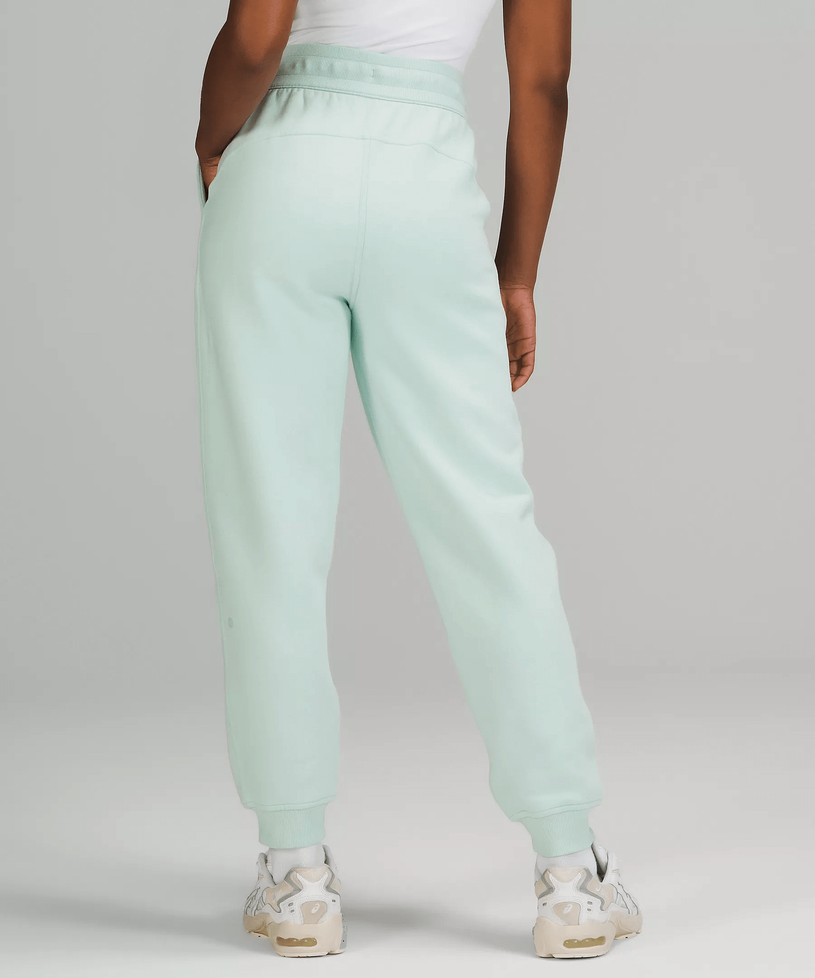 Scuba Relaxed High-Rise Jogger delicate mint 3